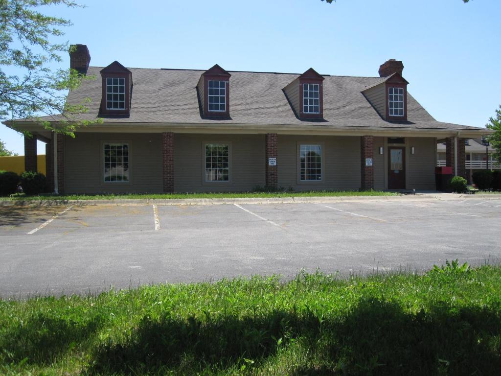 Budget Inn Toledo/Maumee Exterior photo